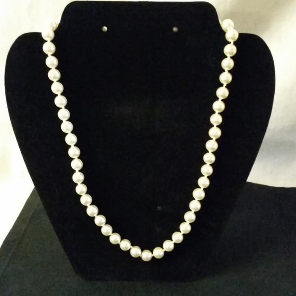 Pearl look necklace